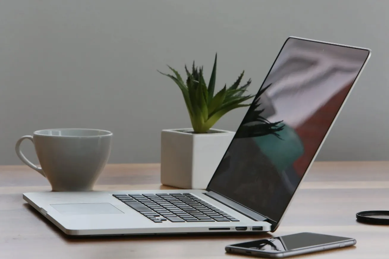 Laptop untuk Work From Home terbaik 2023