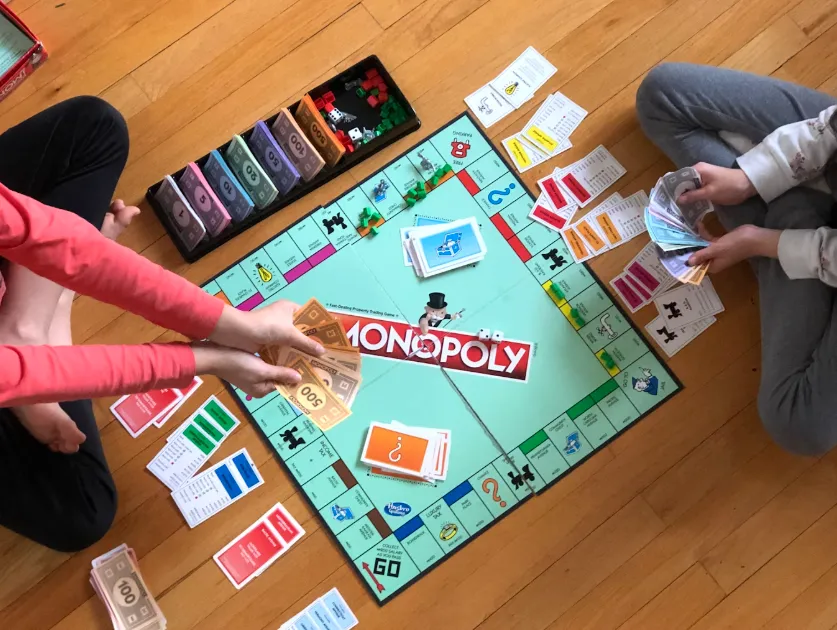 jenis board game adalah banyak sekali termasuk Uno dan Monopoly