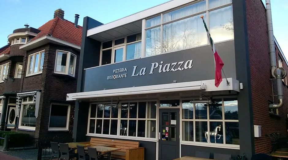 gambar restauran La Piazza di Jakarta