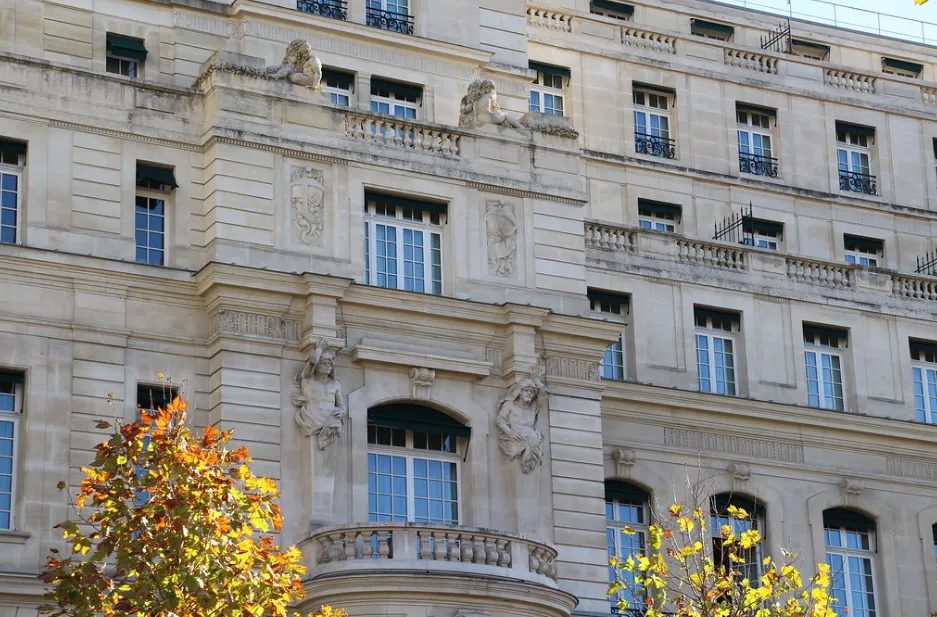 Hotel Shangri-La di Paris sebagai salah satu akomodasi terbaik saat di Perancis