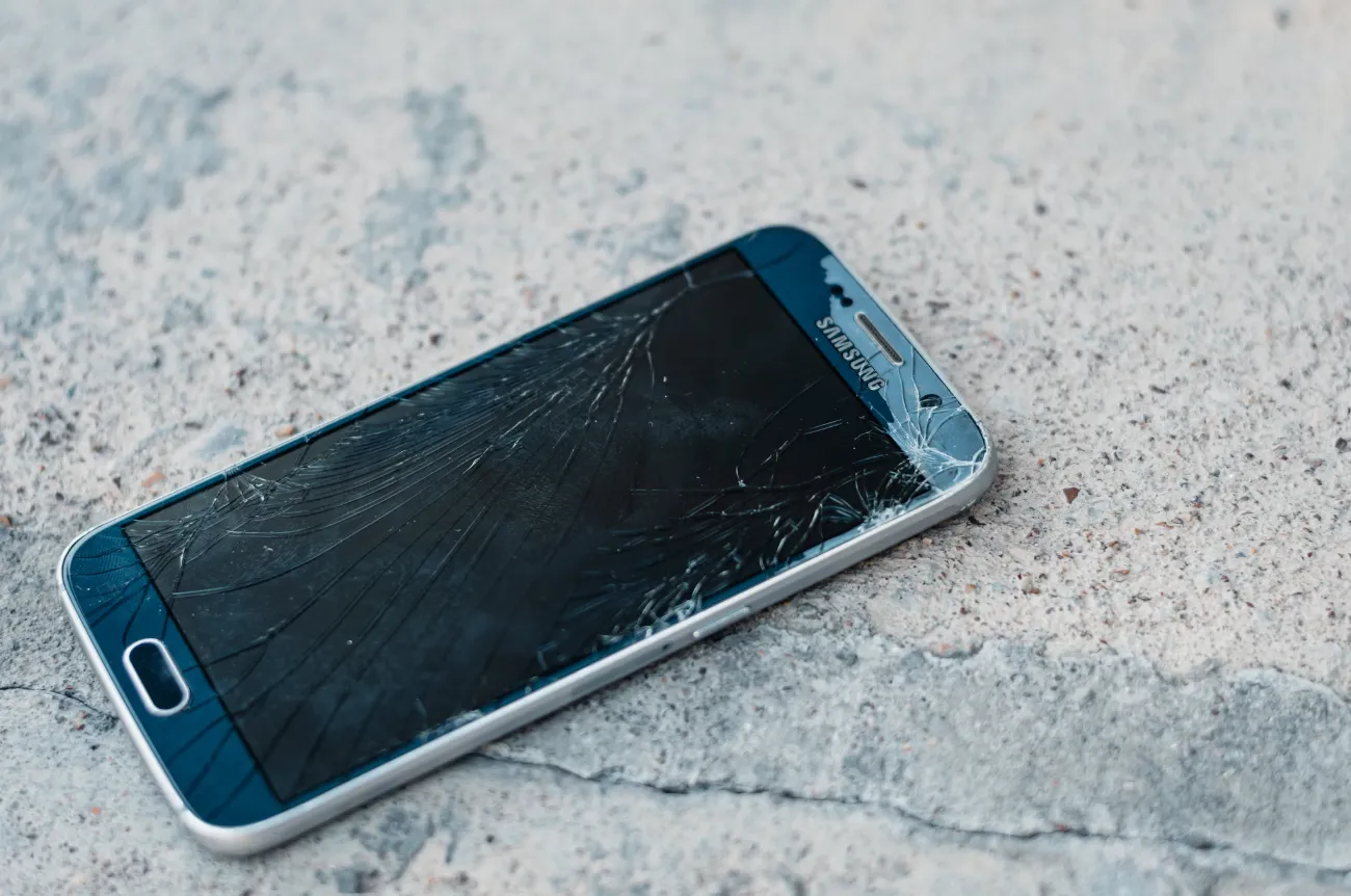 penyebab layar hp pecah dan cara mengatasinya