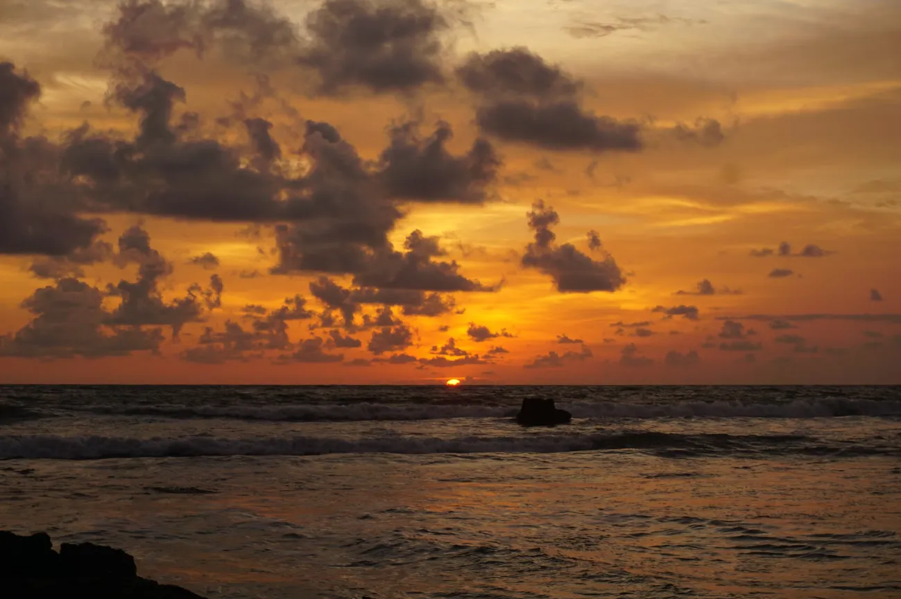 cara terbaik menikmati wisata pantai di Bali