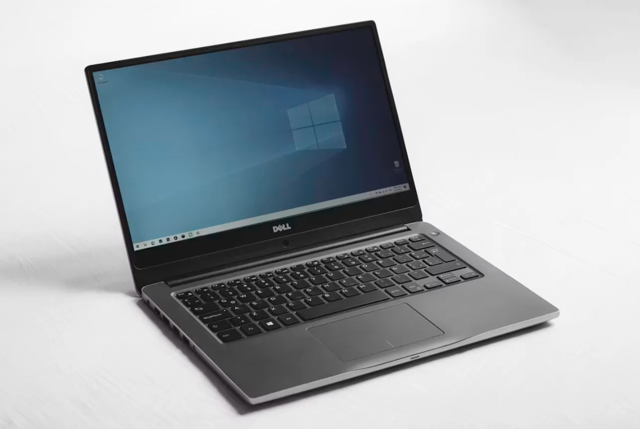 layar pada laptop cenderung mudah mengalami kerusakan ringan