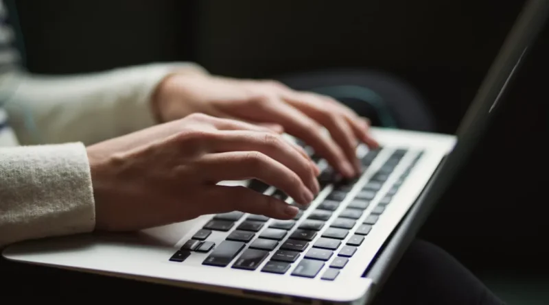 Beginilah cara merawat keyboard laptop biar awet