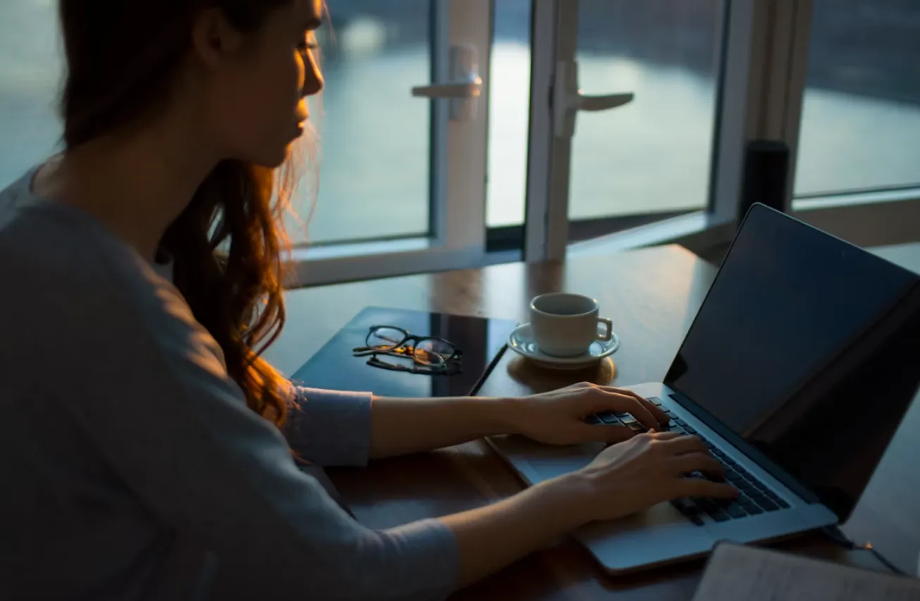 Cara Mengatasi Kursor Laptop Hilang dengan melakukan restart perangkat