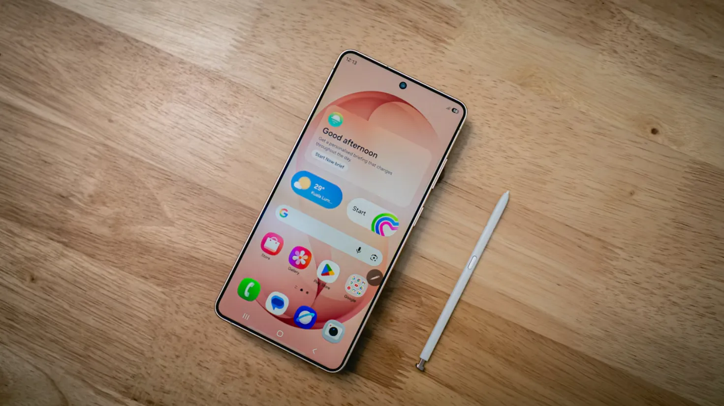 HP Samsung Flagship umumnya juga dilengkapi Photo Assist untuk Mengedit Foto dengan AI