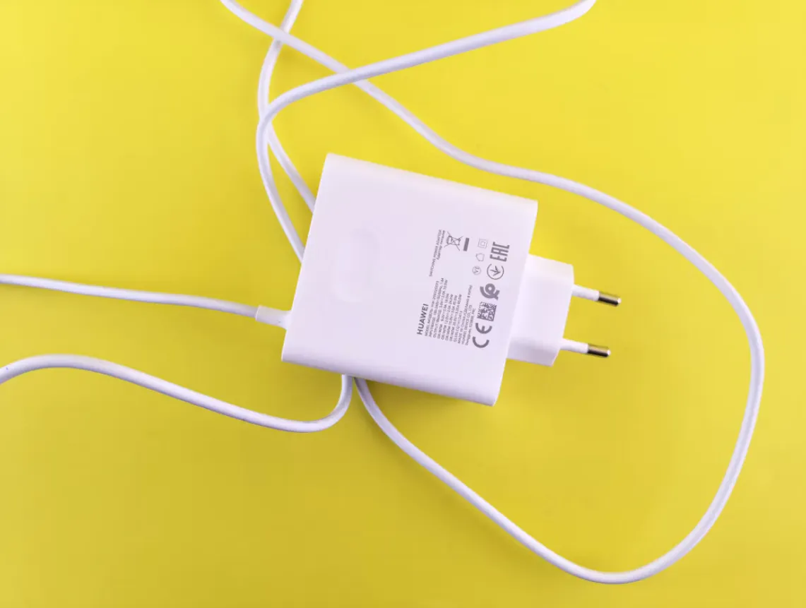 pilih produk charger yang sesuai dengan spesifikasi hp