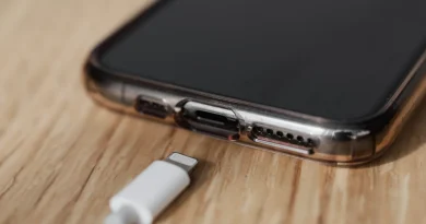 Bahaya Menggunakan Charger HP Palsu yang Wajib Diwaspadai