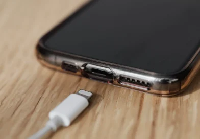 Bahaya Menggunakan Charger HP Palsu yang Wajib Diwaspadai