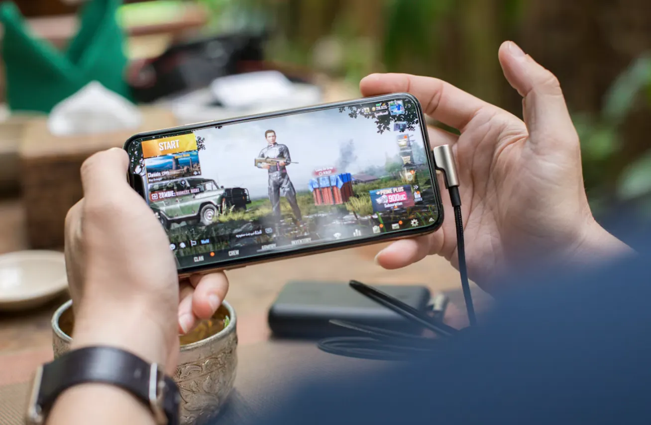 hindari penggunaan hp gaming sambil di cas