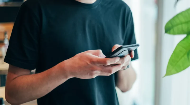 7 Kebiasaan Buruk yang Bikin HP Cepat Rusak, Hindari!