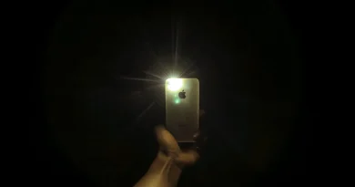 7 Penyebab Flashlight HP Tidak Menyala dan Cara Mengatasinya