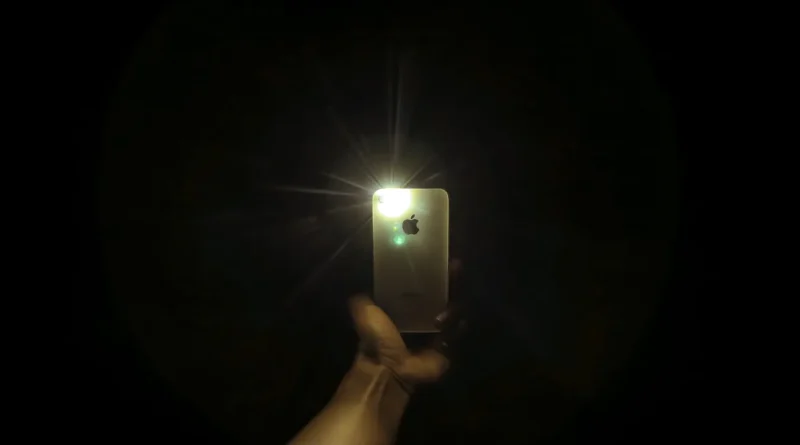 7 Penyebab Flashlight HP Tidak Menyala dan Cara Mengatasinya