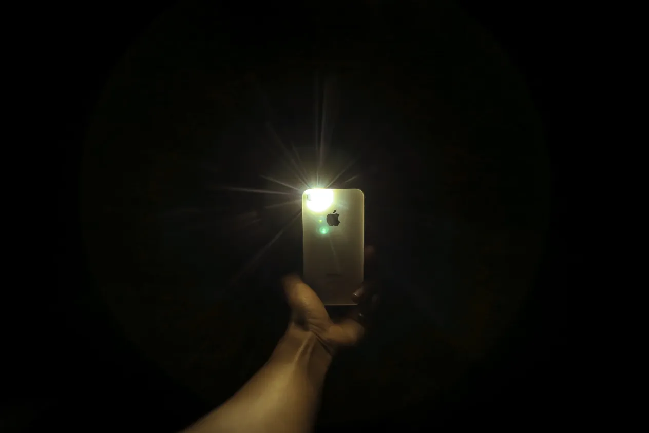 7 Penyebab Flashlight HP Tidak Menyala dan Cara Mengatasinya
